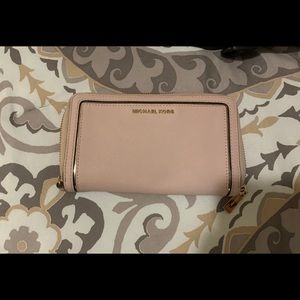 Micheal Kors wallet